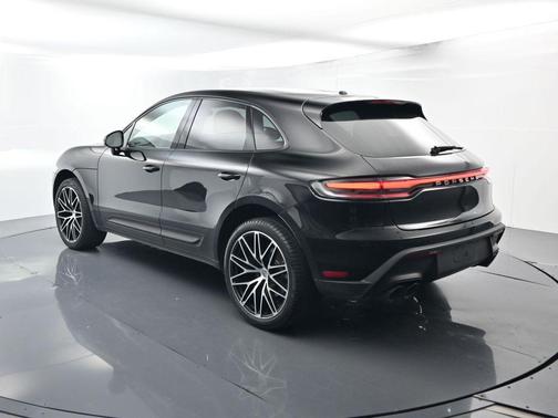2023 Porsche Macan Base (PDK)