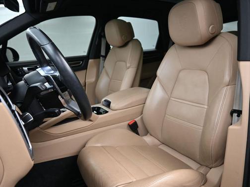 Moonlight Blue Metallic 2023 Porsche Cayenne S Platinum Edition