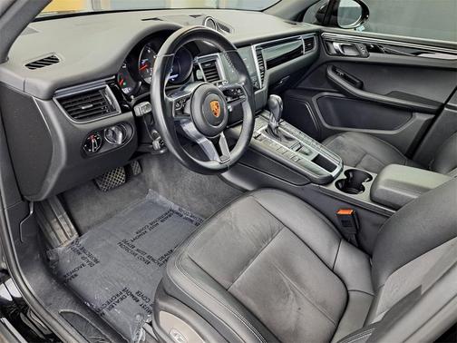 2018 Porsche Macan Base (PDK)