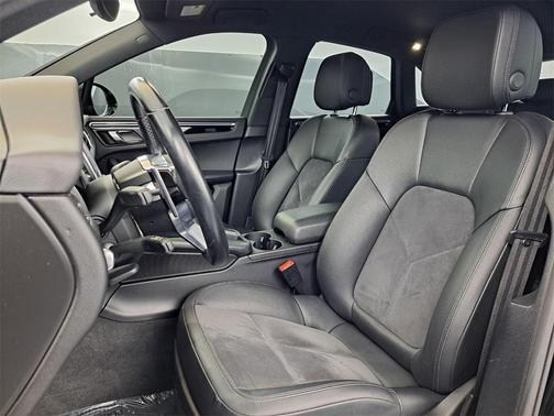 2018 Porsche Macan Base (PDK)