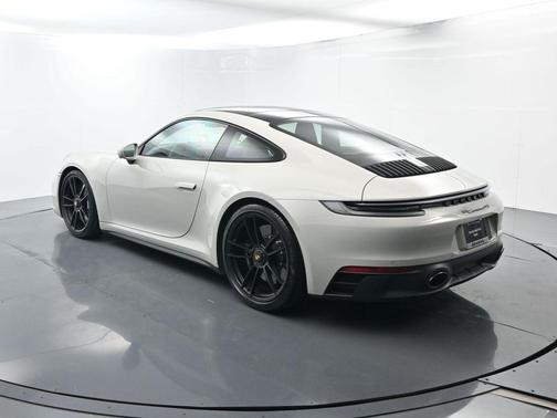 2022 Porsche 911 Carrera GTS