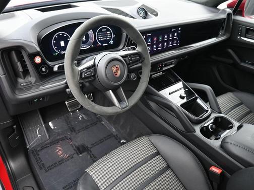 2025 Porsche Cayenne GTS