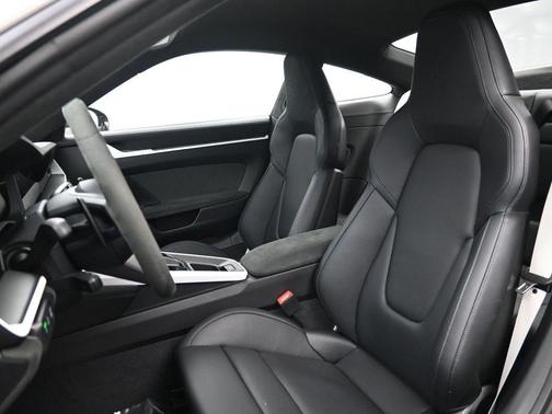 2025 Porsche 911 Carrera GTS