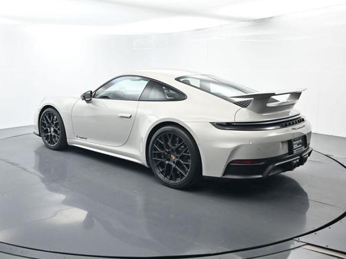 2025 Porsche 911 Carrera GTS