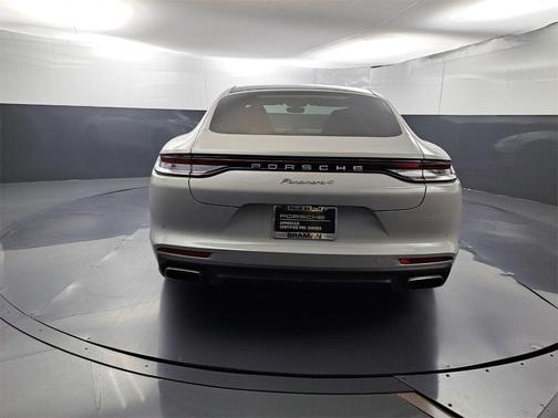 2022 Porsche Panamera 4