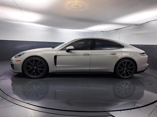 2022 Porsche Panamera 4