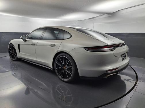 2022 Porsche Panamera 4