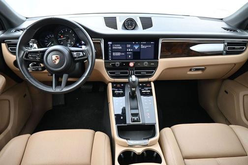 Gentian Blue Metallic 2024 Porsche Macan