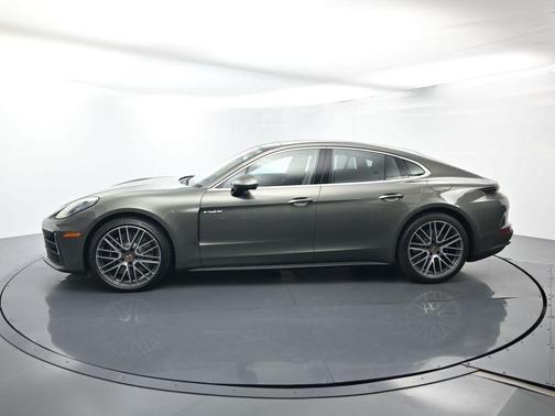 2025 Porsche Panamera 4S