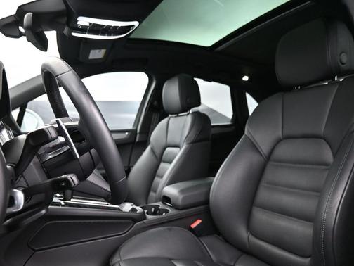 2025 Porsche Macan S