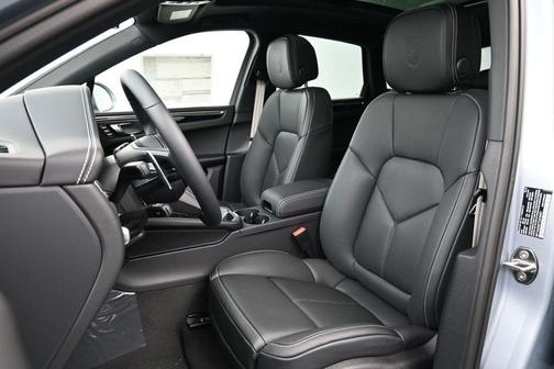 Dolomite Gray 2026 Porsche Macan Base