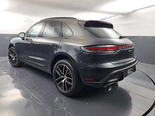 2022 Porsche Macan Base