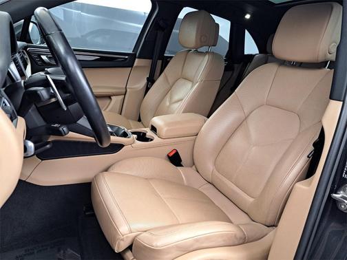 2022 Porsche Macan Base