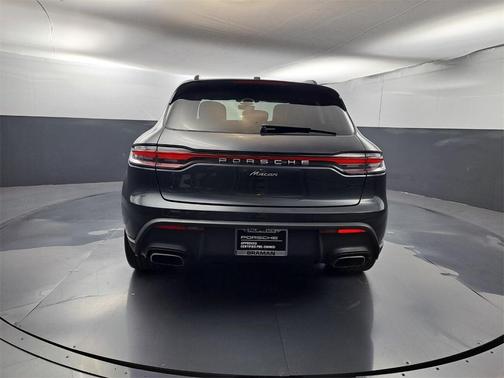 2022 Porsche Macan Base
