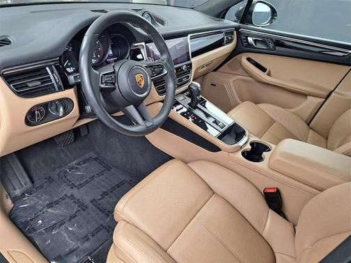 2022 Porsche Macan Base