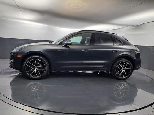 2022 Porsche Macan Base