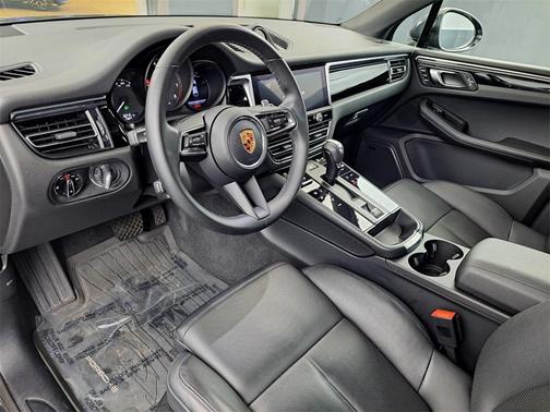 2024 Porsche Macan Base (PDK)