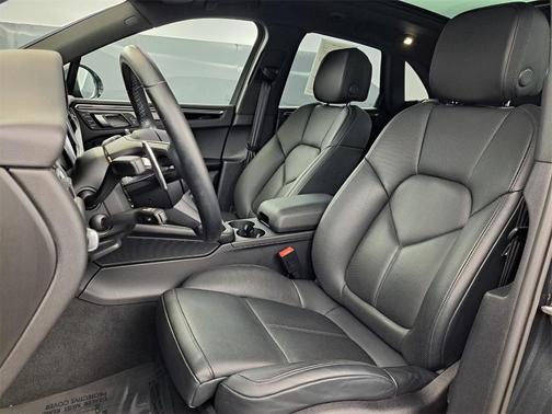 2024 Porsche Macan Base (PDK)