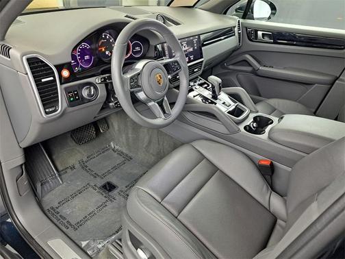 2021 Porsche Cayenne Base
