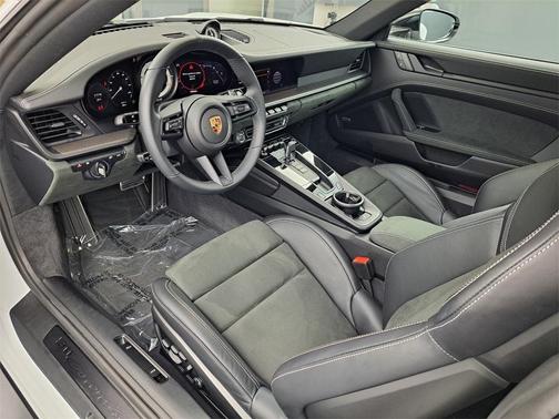 2024 Porsche 911 Carrera 4 GTS