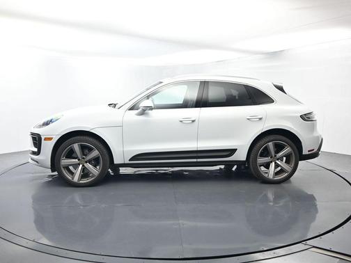 Carrara White Metallic 2025 Porsche Macan