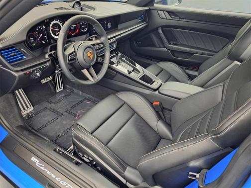 2022 Porsche 911 Carrera 4 GTS
