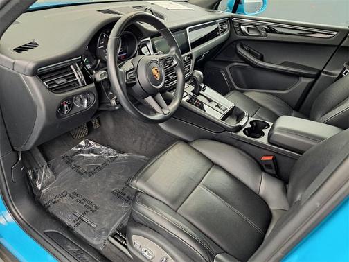 2022 Porsche Macan Base