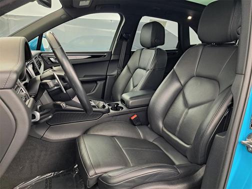 2022 Porsche Macan Base