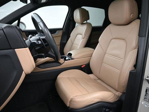 2024 Porsche Cayenne Base