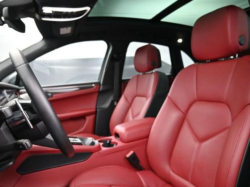 2023 Porsche Macan S