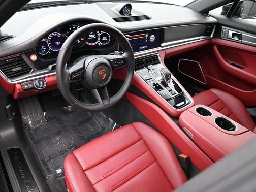 2023 Porsche Panamera Platinum Edition
