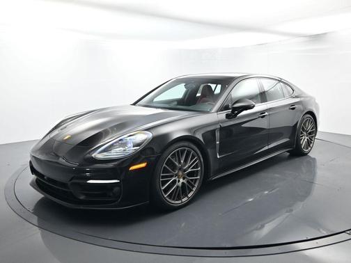 2023 Porsche Panamera Platinum Edition