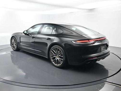 2023 Porsche Panamera Platinum Edition