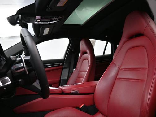 2023 Porsche Panamera Platinum Edition