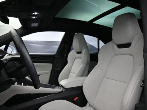 2025 Porsche Macan 4