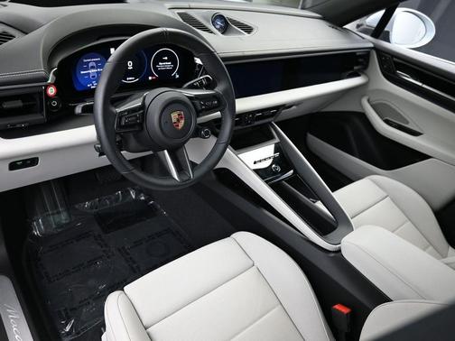 2025 Porsche Macan 4