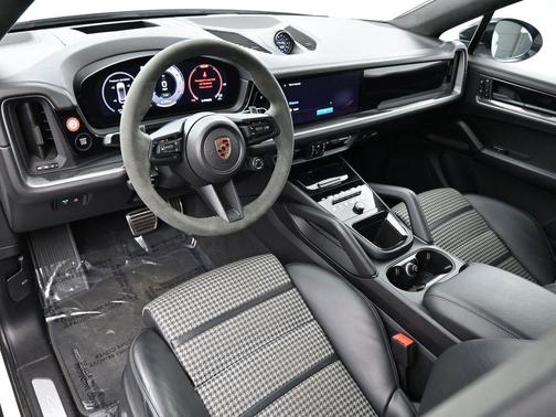 2024 Porsche Cayenne Turbo