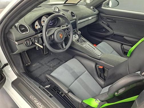 2024 Porsche 718 Cayman GT4 RS