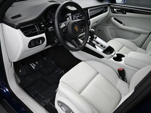 2024 Porsche Macan Base (PDK)