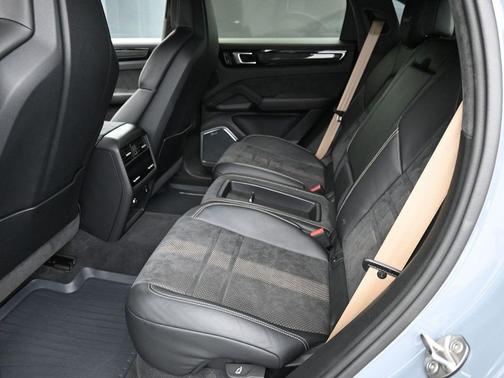 2023 Porsche Cayenne Turbo GT