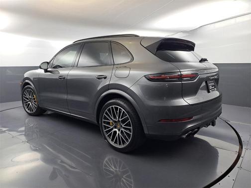 2022 Porsche Cayenne E-Hybrid Turbo S