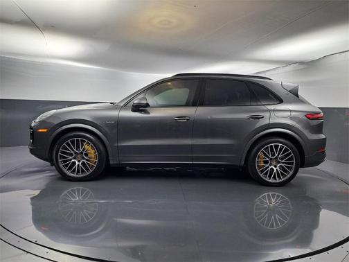 2022 Porsche Cayenne E-Hybrid Turbo S
