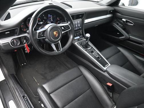 2017 Porsche 911 Carrera