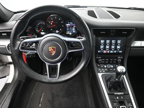 2017 Porsche 911 Carrera