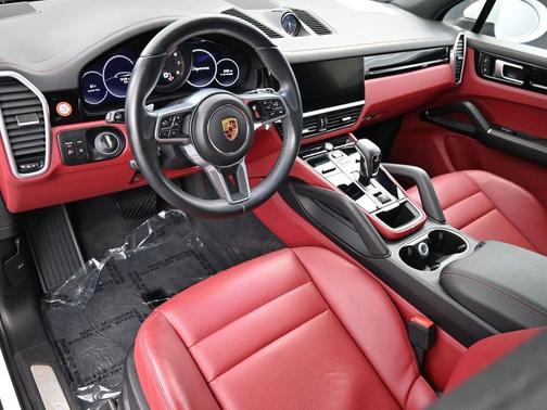 2022 Porsche Cayenne 
