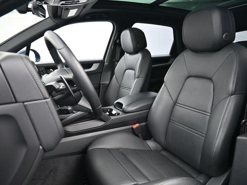 Montego Blue Metallic 2026 Porsche Cayenne AWD