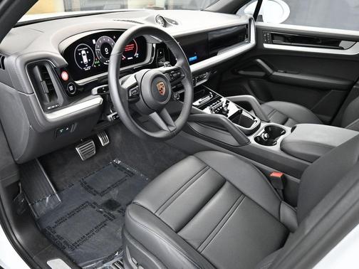 2024 Porsche Cayenne S