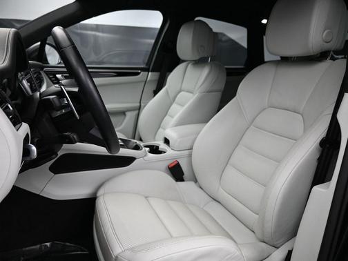 2024 Porsche Macan Base (PDK)