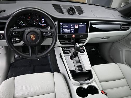 2024 Porsche Macan Base (PDK)