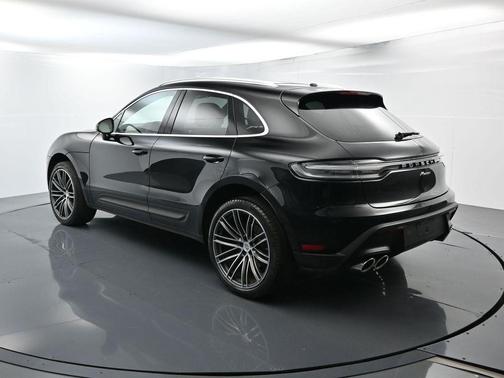2024 Porsche Macan Base (PDK)